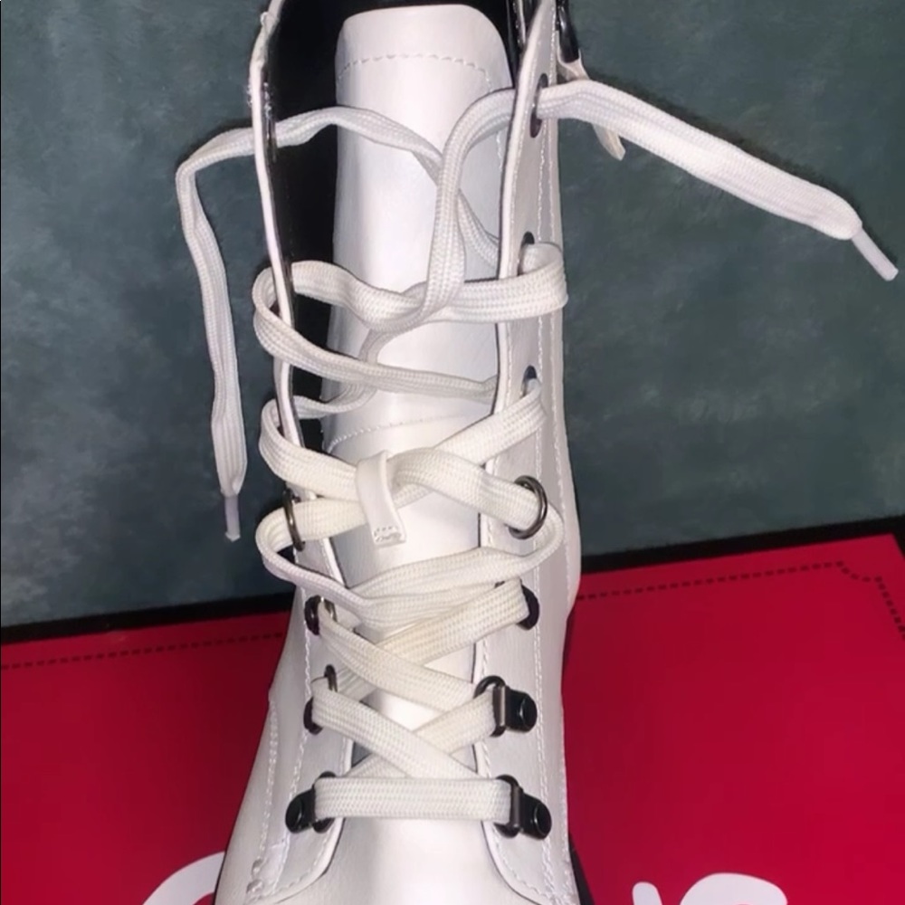 boots ! - Picture 2 of 4
